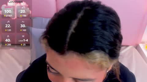 taylor_cupper_ online show from October 2025 09:33:01 PM