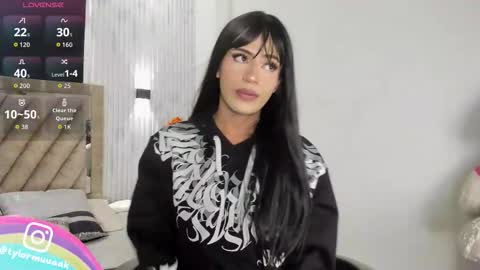 Taylor Harveey online show from December 2025 08:15:02 PM