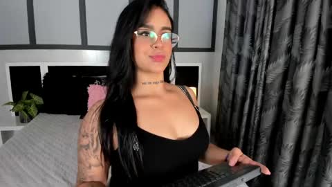Snapshot of taylor_walton__ chatting on May 2026 10:56:02 AM Vale online show from May 2026 10:56:02 AM