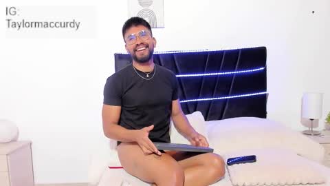 taylormaccurdy_ online show from November 2025 02:51:01 PM