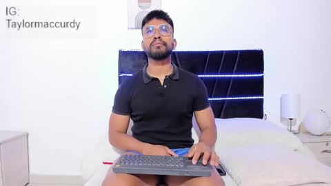 taylormaccurdy_ online show from January 2026 02:08:02 PM