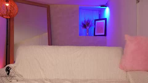 taylormichell online show from October 2025 06:47:02 PM