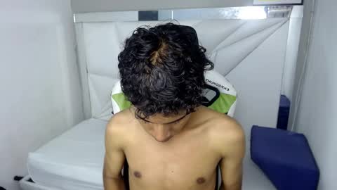 Snapshot of taylorr_junior_ chatting on March 2026 04:57:01 AM TAYLOR online show from March 2026 04:57:01 AM