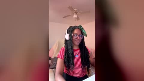 Snapshot of taylorsosweets chatting on July 2026 04:11:01 PM Taylor online show from July 2026 04:11:01 PM