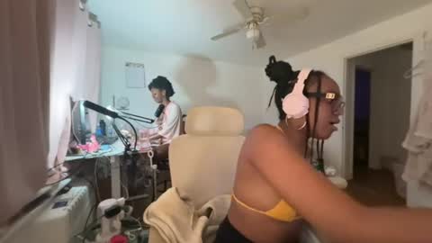 Snapshot of taylorsosweets chatting on August 2026 01:51:01 AM Taylor online show from August 2026 01:51:01 AM