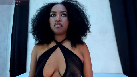 Snapshot of tayra_castle chatting on May 2026 09:01:01 PM Tayra online show from May 2026 09:01:01 PM