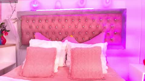 Sofia online show from October 2025 12:44:02 PM