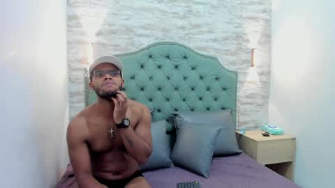 Marco y Luna  online show from April 2026 11:24:01 AM