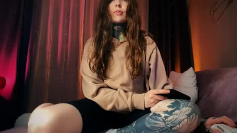 Mary     X TechnoElfff  INST    fansly kissmary online show from February 2026 05:53:02 PM