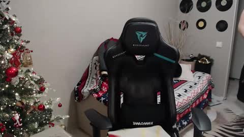 Teddy online show from December 2025 03:57:01 AM