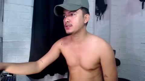 Snapshot of tempting_jon chatting on October 2025 02:09:02 AM tempting_jon online show from October 2025 02:09:02 AM