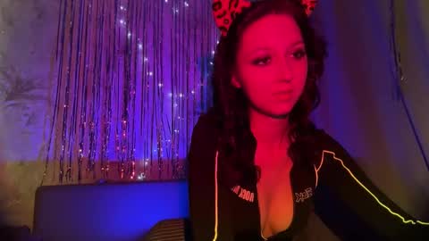 temptingvision online show from December 2025 09:15:02 AM