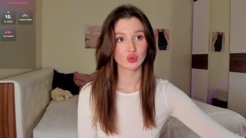 Snapshot of tender_babyy chatting on December 2024 02:33:01 PM Sexy girl Li online show from December 2024 02:33:01 PM