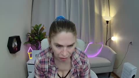 Snapshot of tessadaybreak chatting on May 2026 06:52:01 AM tessadaybreak online show from May 2026 06:52:01 AM