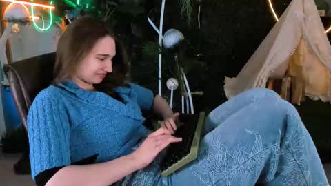 Tessa online show from September 2025 05:07:01 AM