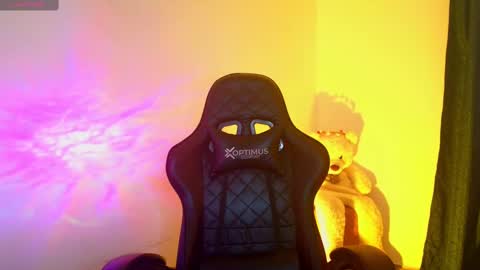 Tessy online show from September 2025 04:31:02 PM