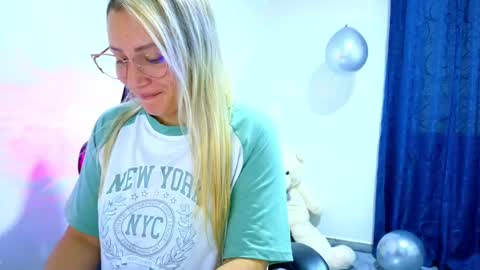 Tessy online show from October 2025 01:44:01 PM