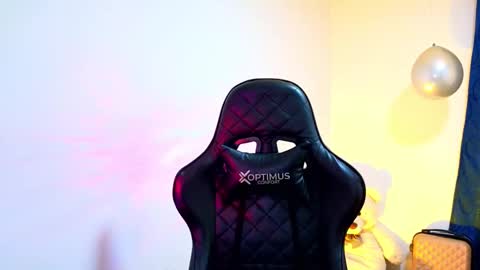 Tessy online show from November 2025 03:13:02 PM