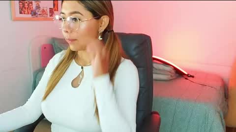 Snapshot of texas_curvykitten chatting on April 2026 10:02:01 AM texas_curvykitten online show from April 2026 10:02:01 AM
