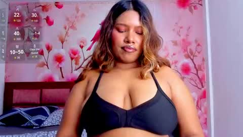 Snapshot of thais_waldrof chatting on June 2026 04:36:02 AM Andreina online show from June 2026 04:36:02 AM
