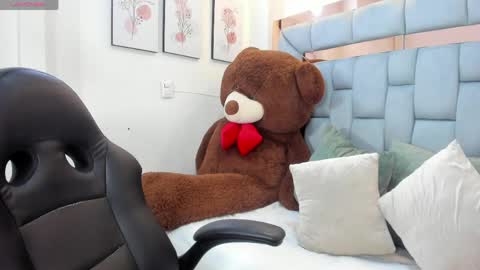 Snapshot of thalia_nichols chatting on May 2026 10:17:01 PM Thalia Nichols online show from May 2026 10:17:01 PM