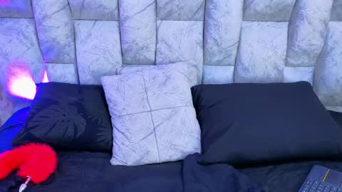 Thalia  online show from April 2026 01:42:02 AM