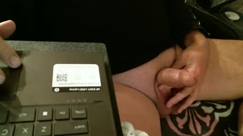 Snapshot of thameslee chatting on December 2024 01:50:02 AM Thames online show from December 2024 01:50:02 AM