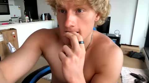 liammlust online show from February 2026 12:56:02 AM