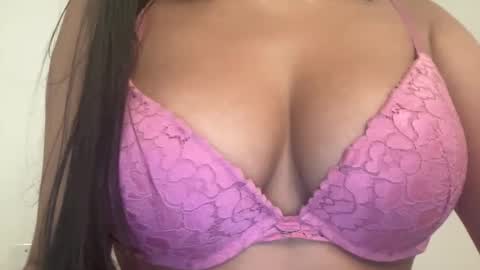 Melanie online show from December 2025 07:01:02 PM