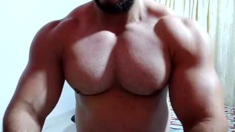 Snapshot of the_beastmuscle chatting on June 2026 08:21:01 PM beast online show from June 2026 08:21:01 PM