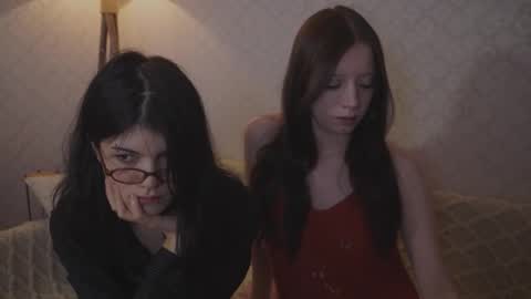 EllaLyn online show from November 2025 08:51:01 PM