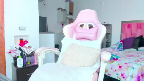 IGAleja queen1 online show from April 2026 01:45:01 PM