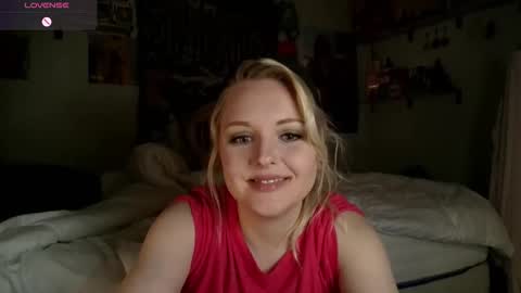 Snapshot of thedancingalien chatting on April 2026 04:15:02 AM Kassandra Grant online show from April 2026 04:15:02 AM