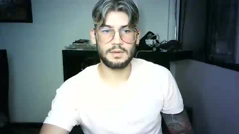 Snapshot of thedragonboyxxx chatting on March 2026 03:10:02 AM thedragonboyxxx online show from March 2026 03:10:02 AM