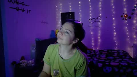 Snapshot of thefarmergirl chatting on November 2025 04:37:01 AM TheFarmergirl online show from November 2025 04:37:01 AM