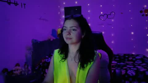 Snapshot of thefarmergirl chatting on November 2025 04:25:02 AM TheFarmergirl online show from November 2025 04:25:02 AM