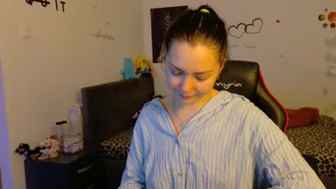 Snapshot of thefarmergirl chatting on November 2025 06:48:02 PM TheFarmergirl online show from November 2025 06:48:02 PM