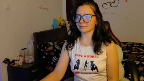 Snapshot of thefarmergirl chatting on November 2025 05:07:01 PM TheFarmergirl online show from November 2025 05:07:01 PM