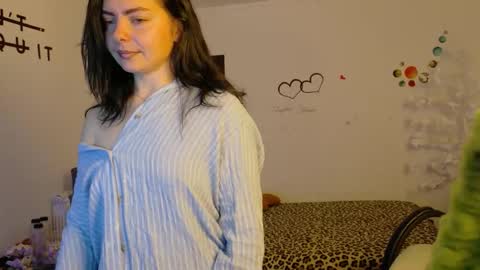 Snapshot of thefarmergirl chatting on November 2025 05:13:02 AM TheFarmergirl online show from November 2025 05:13:02 AM