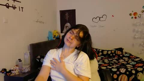 Snapshot of thefarmergirl chatting on November 2025 05:30:01 PM TheFarmergirl online show from November 2025 05:30:01 PM