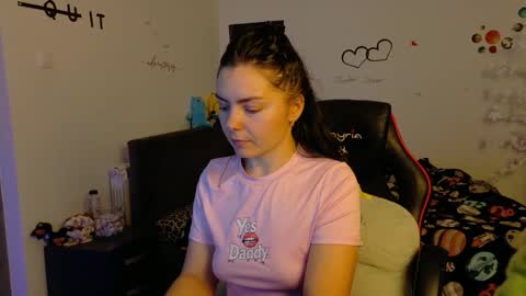 Snapshot of thefarmergirl chatting on November 2025 06:56:02 PM TheFarmergirl online show from November 2025 06:56:02 PM