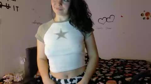 Snapshot of thefarmergirl chatting on November 2025 06:29:02 PM TheFarmergirl online show from November 2025 06:29:02 PM