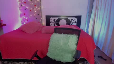 Snapshot of thegoldenbitch chatting on January 2025 10:57:02 PM Goldie online show from January 2025 10:57:02 PM