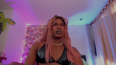 Snapshot of thegoldenbitch chatting on January 2025 10:23:01 PM Goldie online show from January 2025 10:23:01 PM