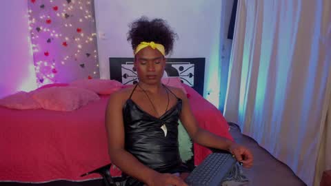 Snapshot of thegoldenbitch chatting on January 2025 02:22:01 AM Goldie online show from January 2025 02:22:01 AM