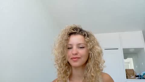 Snapshot of theislandgirl chatting on June 2026 07:05:01 PM Lily Marie online show from June 2026 07:05:01 PM