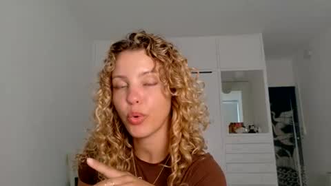 Snapshot of theislandgirl chatting on June 2026 09:28:02 PM Lily Marie online show from June 2026 09:28:02 PM