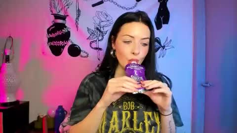 themelrose online show from December 2025 09:33:01 PM