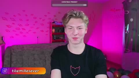 Snapshot of themikesever chatting on December 2024 04:40:01 AM Sever online show from December 2024 04:40:01 AM