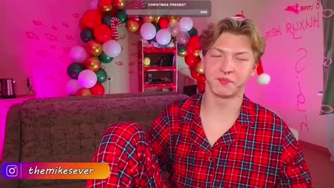 Snapshot of themikesever chatting on December 2024 10:06:02 PM Sever online show from December 2024 10:06:02 PM